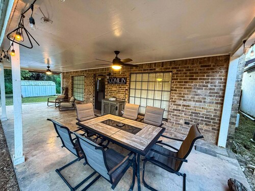 Agua Frio - Tranquil home with Las Moras Creek views