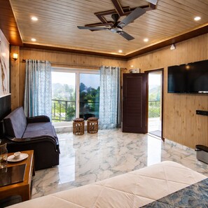 Super Deluxe 4 Bed | In-room safe, desk, laptop workspace, blackout curtains - Hotel Mystic Mountain Kausani (Garur)