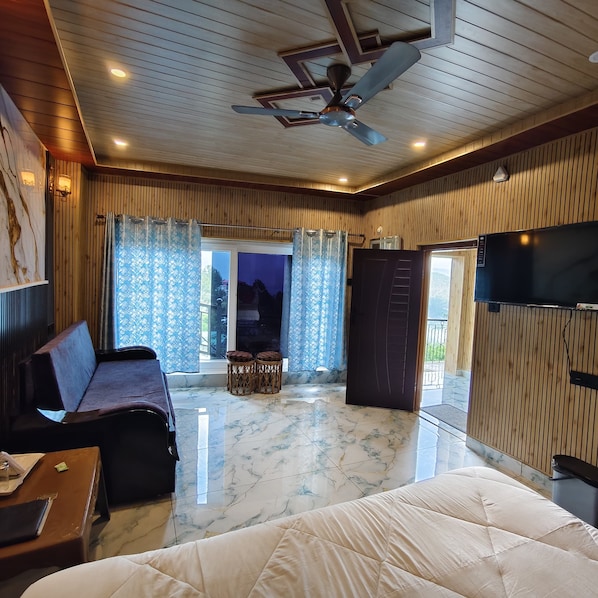 Luxury Double Room, Mountain View | Living area