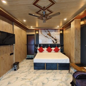 In-room safe, desk, laptop workspace, blackout curtains