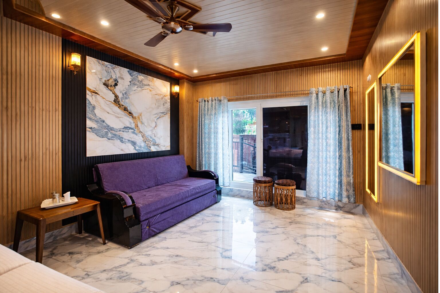 Super Deluxe 4 Bed | Living area | Toys, computer monitors, printers