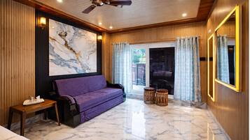 Super Deluxe 4 Bed | Living area | Toys, computer monitors, printers