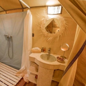 Tente Économique | Salle de bain | Articles de toilette gratuits, papier toilette