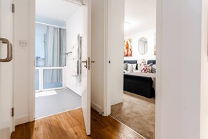 1 habitación, tabla de planchar con plancha, wifi y ropa de cama