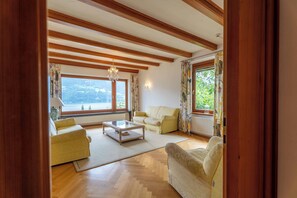 舒適單棟房屋, 湖景 | 客廳