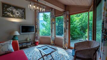 Comfort House, Lake View | Living area