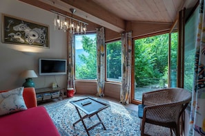 Comfort House, Lake View | Living area