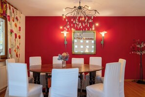 Comfort House, Lake View | In-room dining