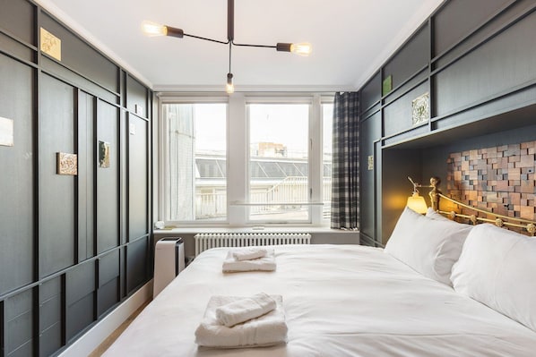 1 bedroom, iron/ironing board, internet, bed sheets