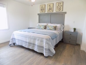 4 habitaciones, tabla de planchar con plancha, wifi y ropa de cama 