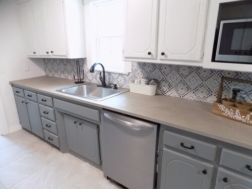 Secluded Modern Farmhouse on 3 Acres - 4m. from all things Chickasha