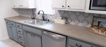 Secluded Modern Farmhouse on 3 Acres - 4m. from all things Chickasha