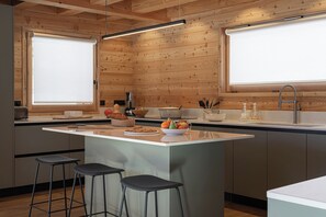 Fridge, microwave, oven, stovetop - Brand-new, comfortable chalet – only 200 m from the slopes (Montgenèvre)