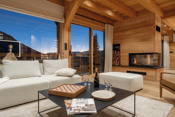 Smart TV, fireplace, DVD player, ping pong