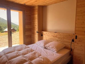 5 dormitoris, un bressol de viatge, wifi i roba de llit