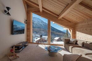 Smart-TV, peis, DVD-spiller og bordtennis