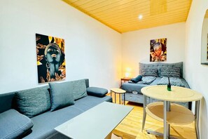 Living area - Bright Room w/ Desk | Walk to FAC Platz (Vienna)
