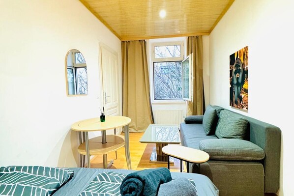 1 bedroom, WiFi, bed sheets