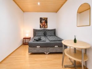 1 bedroom, WiFi, bed sheets