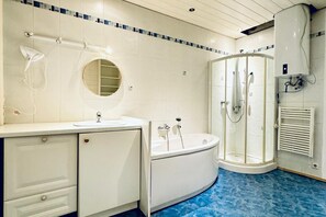 Shower, hair dryer, towels, soap