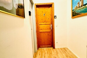 Interior - Bright Room w/ Desk | Walk to FAC Platz (Vienna)