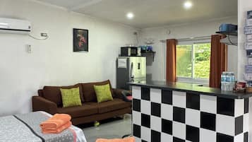 Comfort Cottage, Multiple Beds, Pool Access, Garden View | Living area | 32-inch Smart TV with digital channels