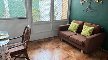 Comfort cottage, Meerdere bedden, toegang tot zwembad, uitzicht op tuin | Uitzicht vanuit de kamer