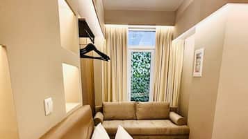 1 bedroom, desk, free WiFi, bed sheets