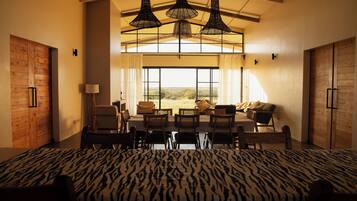 华丽独立别墅, 花园景观 | 起居区