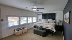 3 bedrooms, iron/ironing board, WiFi, bed sheets - Group Retreat by TAMU w/ Outdoor Living & Fire Pit (Bryan)