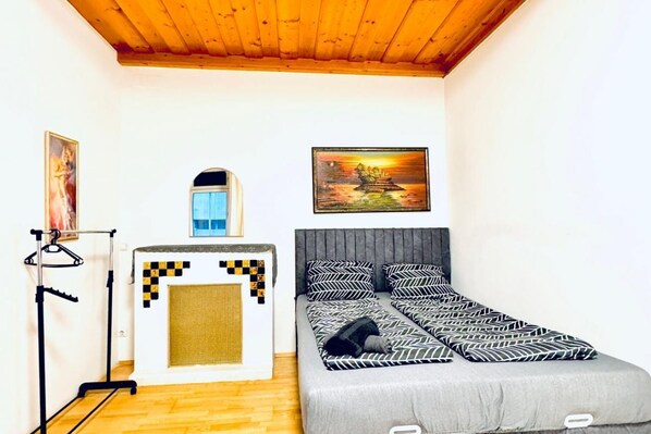 1 bedroom, bed sheets