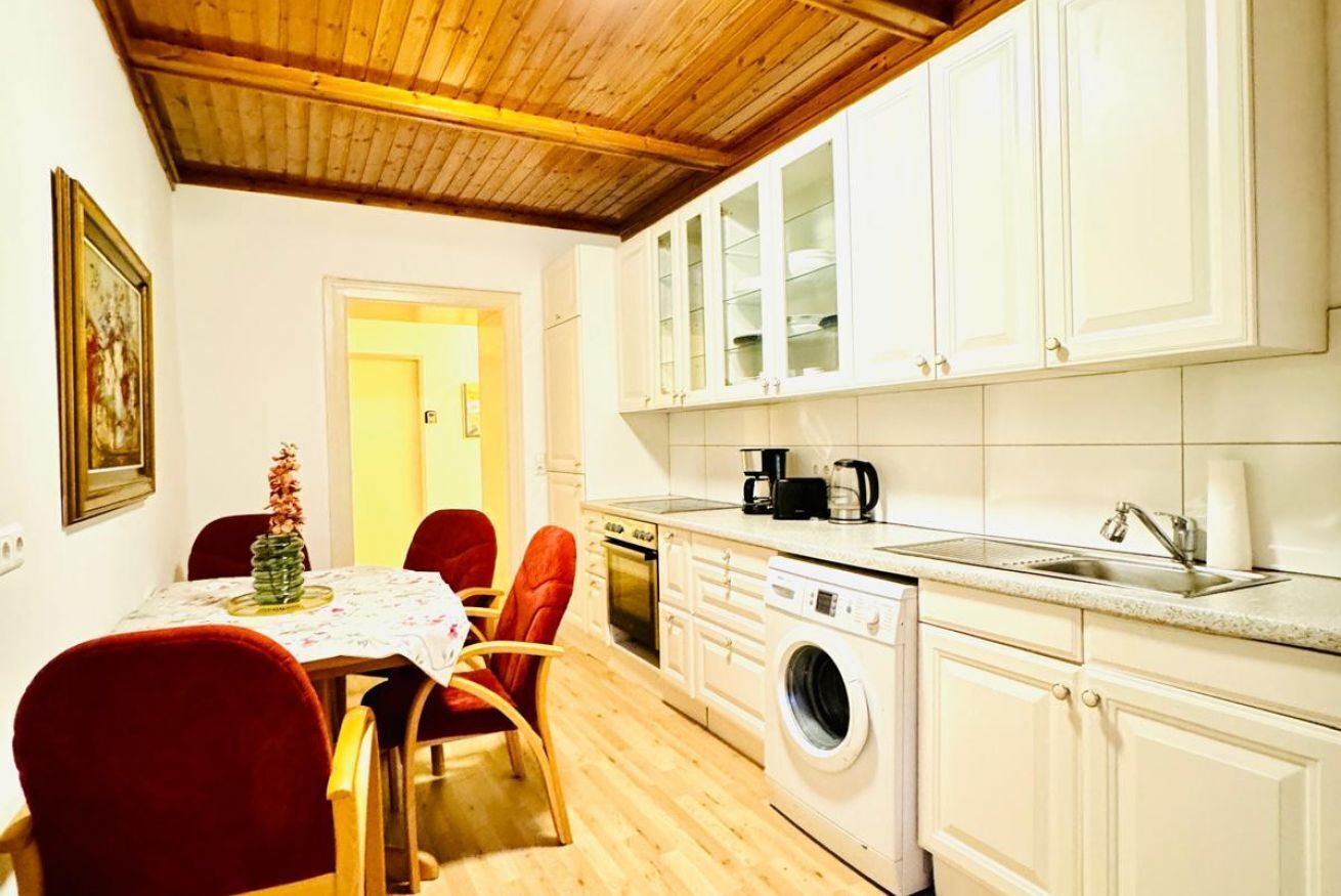 Fridge, oven, stovetop, coffee/tea maker