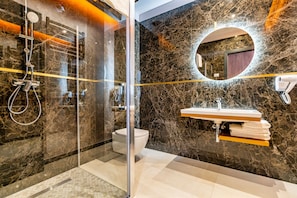 Separate bathtub and shower, free toiletries, hair dryer, towels