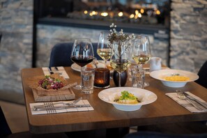 Standard Double Room | Dining - Skistar Lodge Hundfjället (Lima)