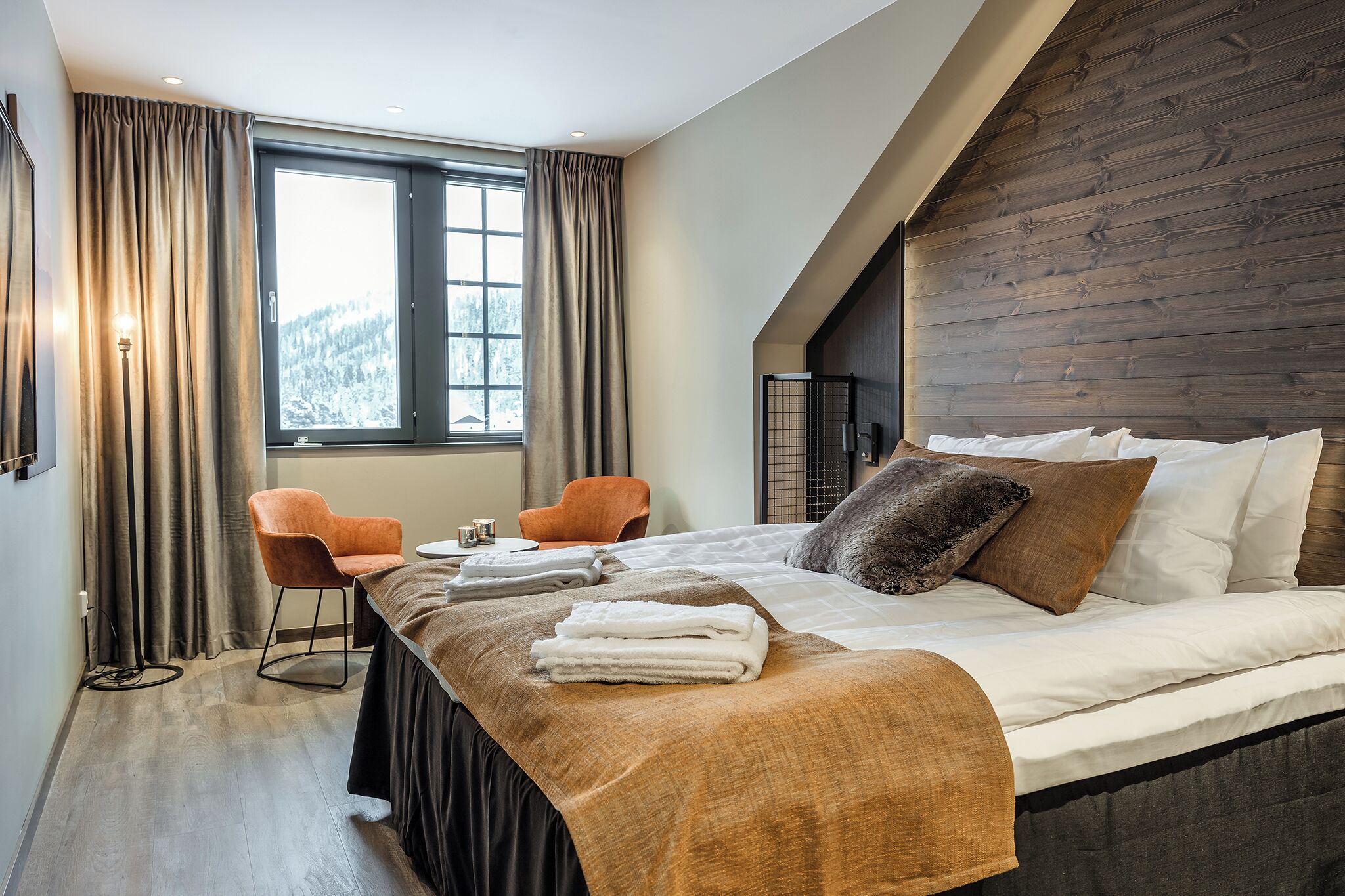 Tweepersoonskamer, uitzicht op bergen | Verduisterende gordijnen, gratis wifi