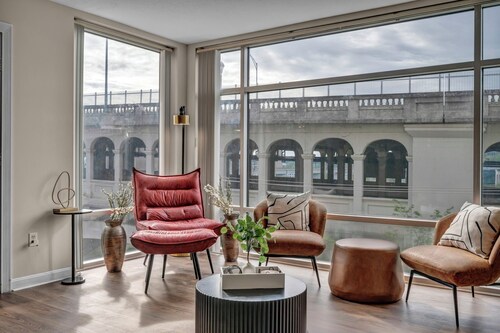 Charming 2-bedroom apartment, City-Life, Free Parking, 24/7 Hour Gym