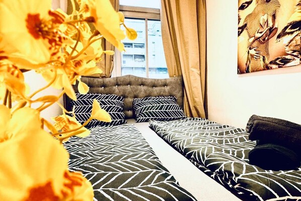 1 bedroom, bed sheets