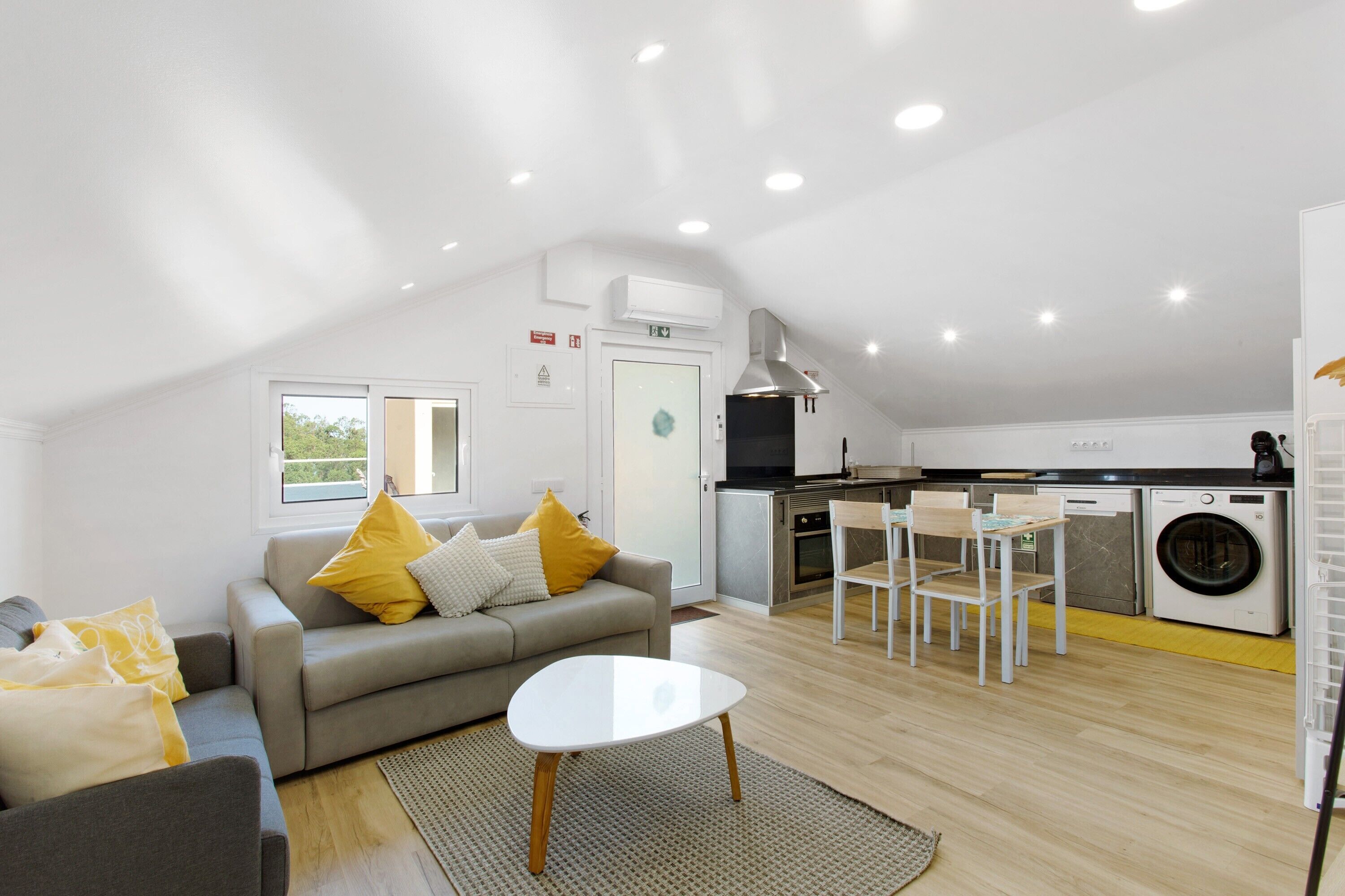 Televisie en een open haard