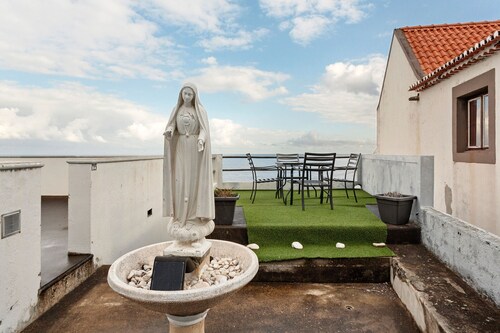 Maison de Vacances 'Blissful Haven - Soulful Stays' avec Vue Mer, Terrasse Privée et Wi-Fi