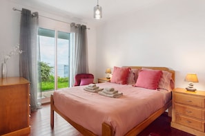 2 chambres, fer et planche Ă repasser, Wi-Fi, draps fournis