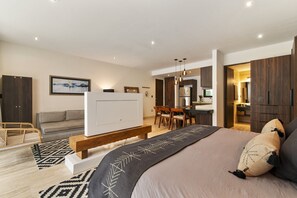 3 bedrooms, desk, iron/ironing board, travel cot