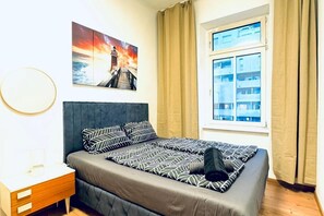 1 bedroom, bed sheets