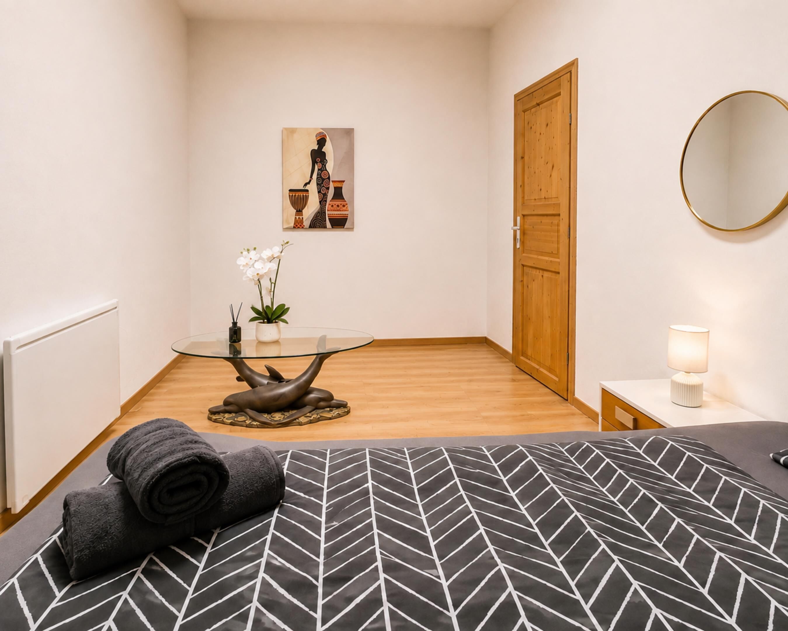 1 bedroom, bed sheets