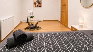 1 dormitorio, escritorio, wifi y ropa de cama