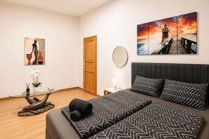1 bedroom, bed sheets - Inviting Getaway | 10 Minutes from FAC Platz (Vienna)