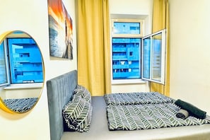 1 bedroom, bed sheets