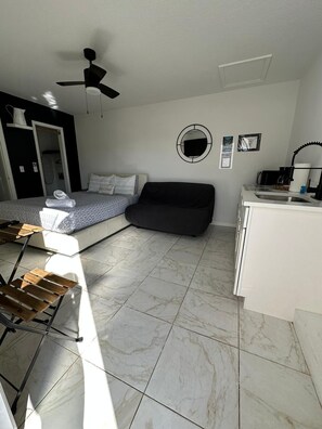 1 bedroom, bed sheets