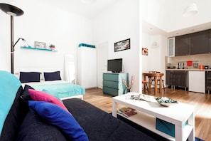 1 habitación, tabla de planchar con plancha, wifi y ropa de cama