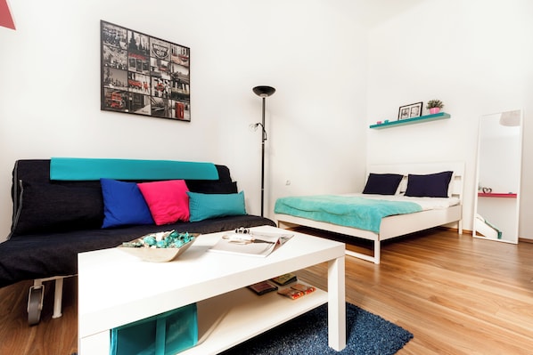 1 habitación, tabla de planchar con plancha, wifi y ropa de cama