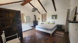 8 habitaciones, tabla de planchar con plancha, wifi y ropa de cama